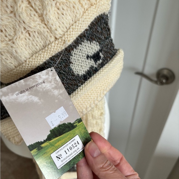 NWT! British Wool Sheep/Lamb scarf. 100% Wool Scarf. Cream - Picture 6 of 8